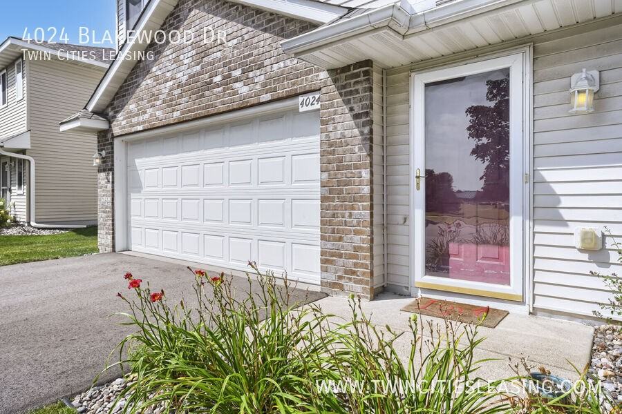 4024 Blakewood Dr - Photo 3 of 28