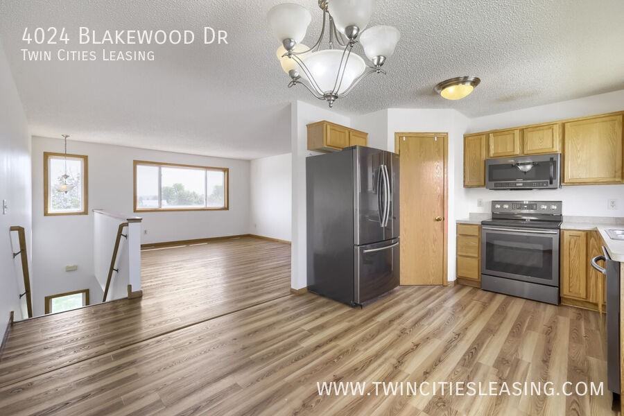 4024 Blakewood Dr - Photo 4 of 28