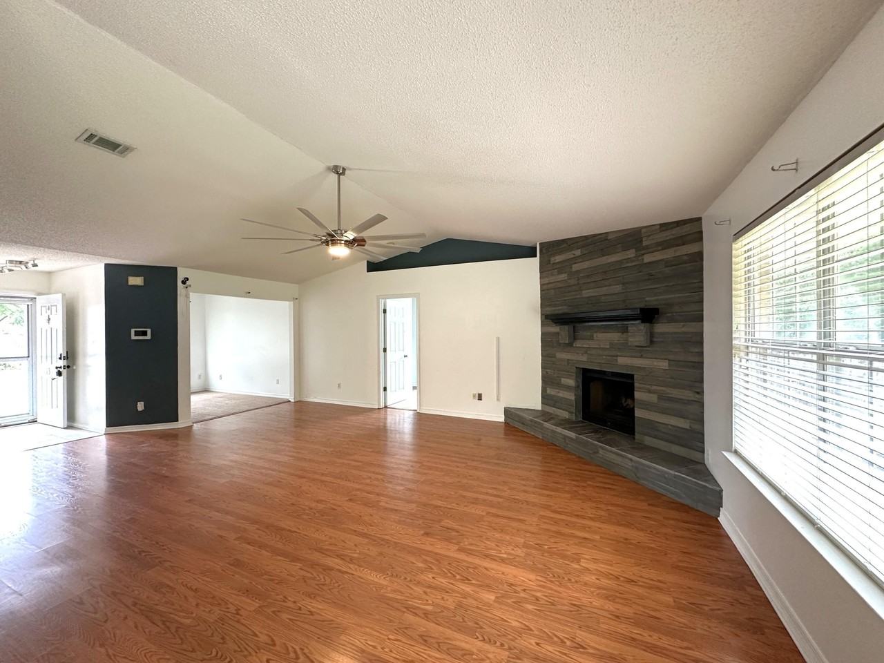 139 Steeplechase Dr - Photo 2 of 18
