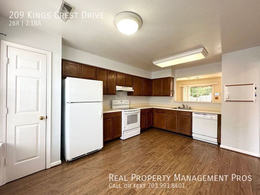 209 Kings Crest Dr - Photo 3 of 15