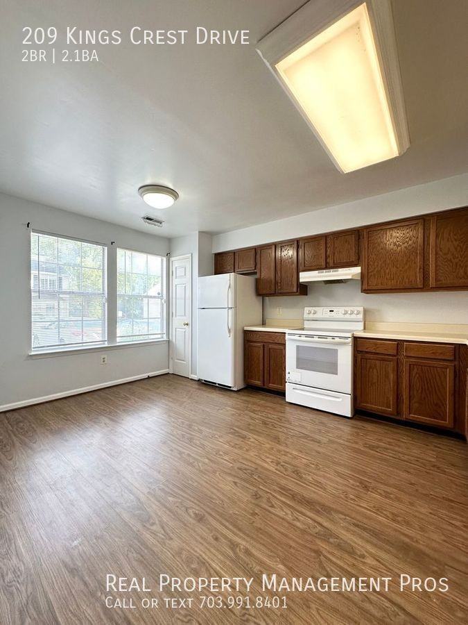 209 Kings Crest Dr - Photo 4 of 15