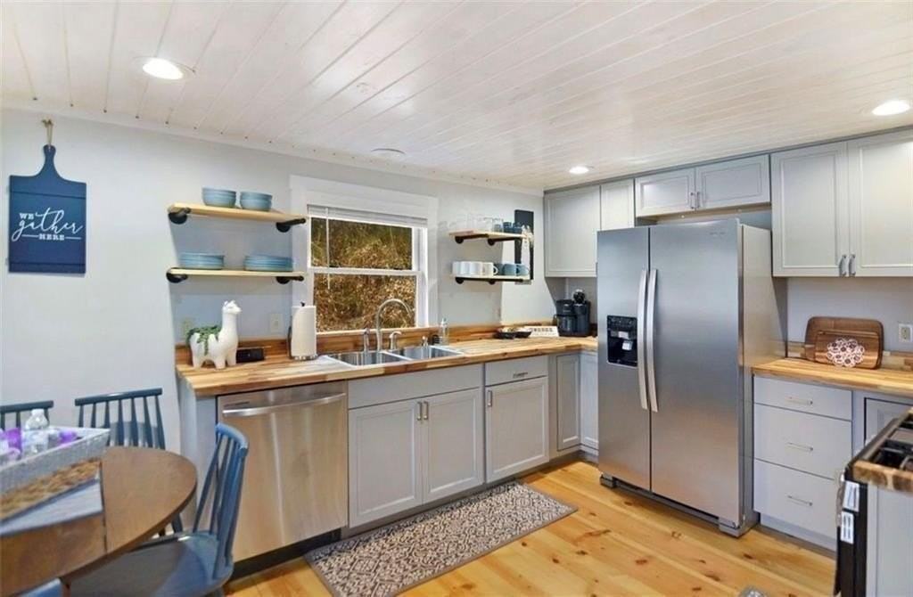 165 Corbin Hill Rd - Photo 5 of 17