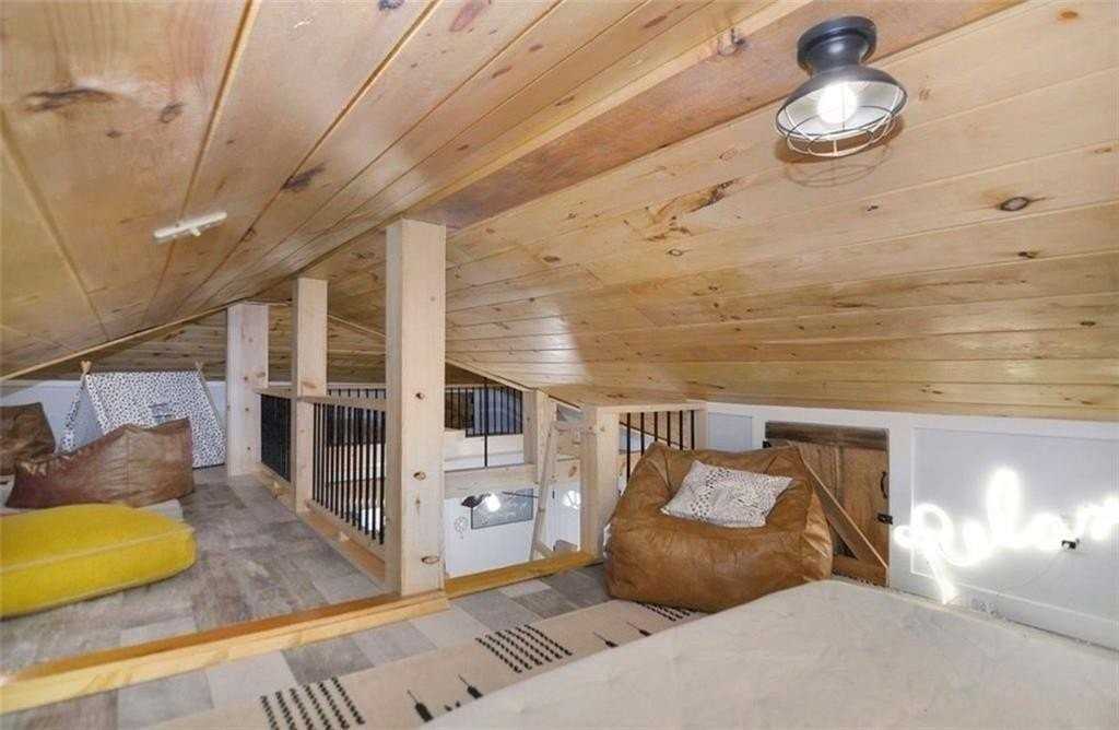 165 Corbin Hill Rd - Photo 7 of 17