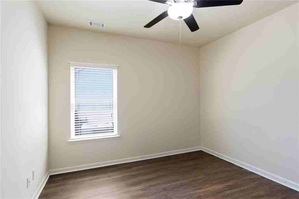 906 Donington Cir - Photo 5 of 29