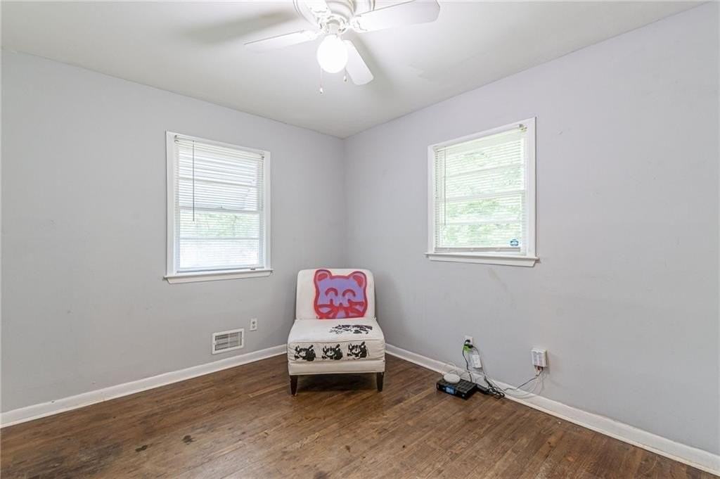 350 Brooks Ave Sw - Photo 4 of 17