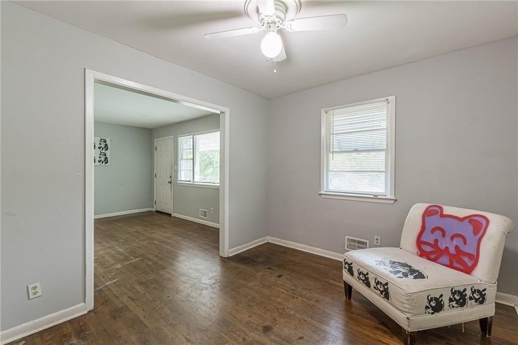 350 Brooks Ave Sw - Photo 5 of 17