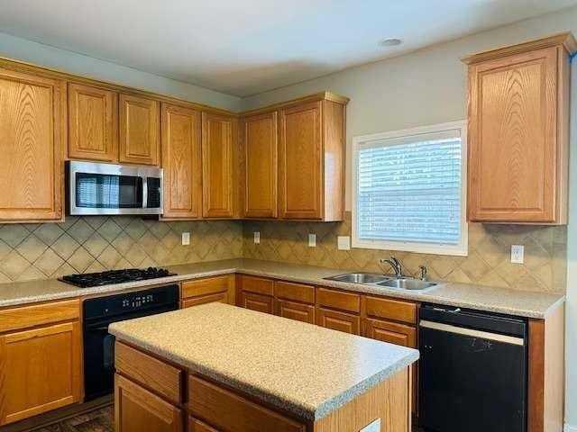 3999 Elm Trace Dr - Photo 4 of 33