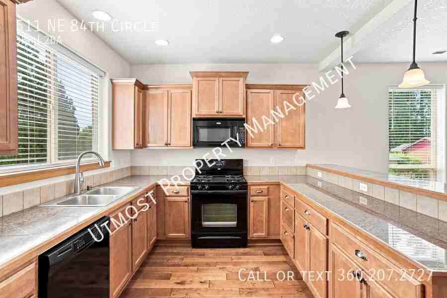 511 Ne 84th Cir - Photo 2 of 11