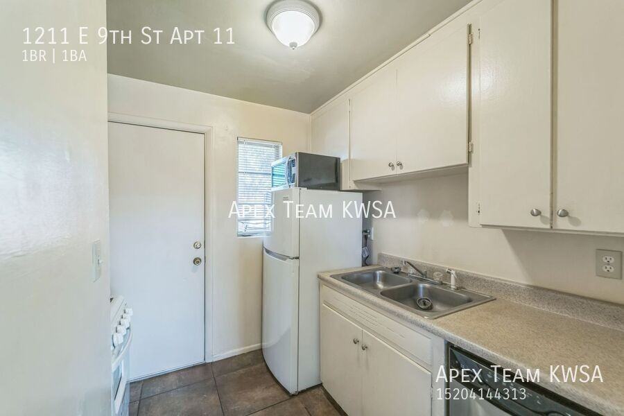1211 E 9th St Apt 11 - Photo 3 of 30