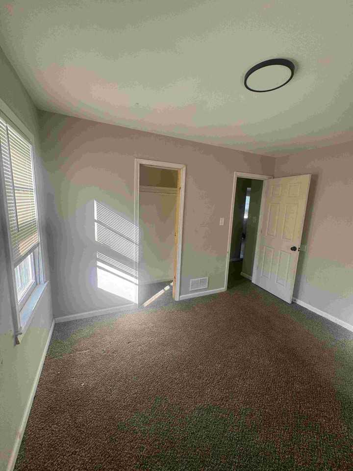 1002 W Pierson Rd #NA - Photo 4 of 10