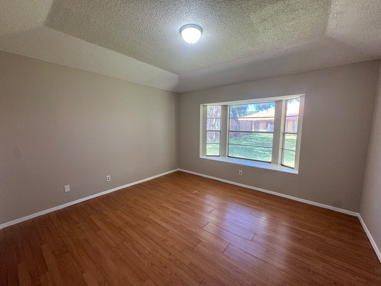 900 E Dallas Ave #18 - Photo 5 of 14