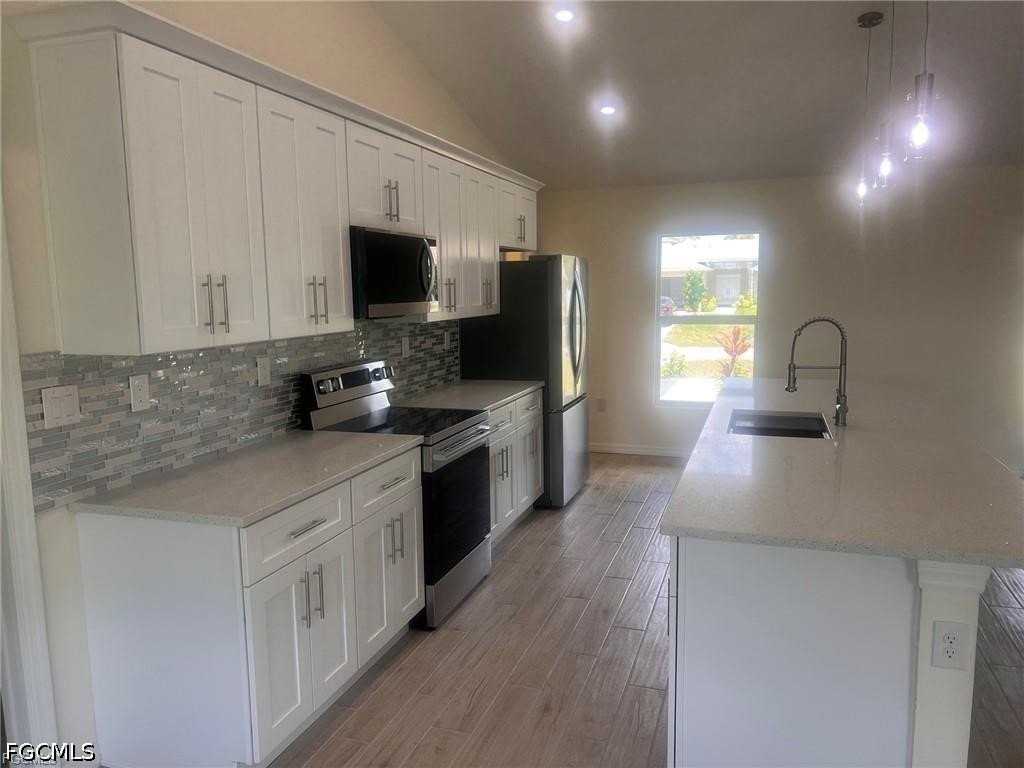 1210 Ne 14th Ave - Photo 2 of 16