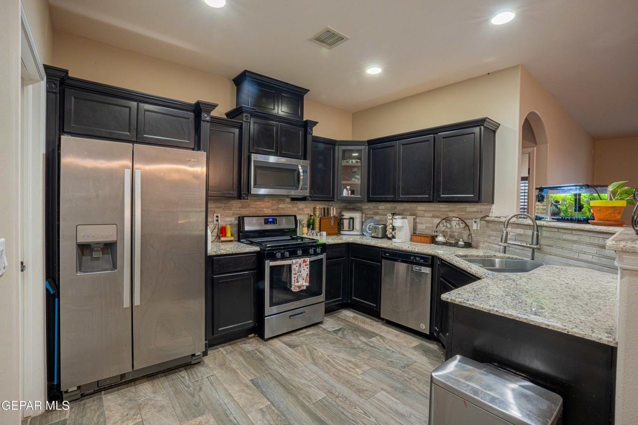 14820 Boer Trail Ave - Photo 2 of 24
