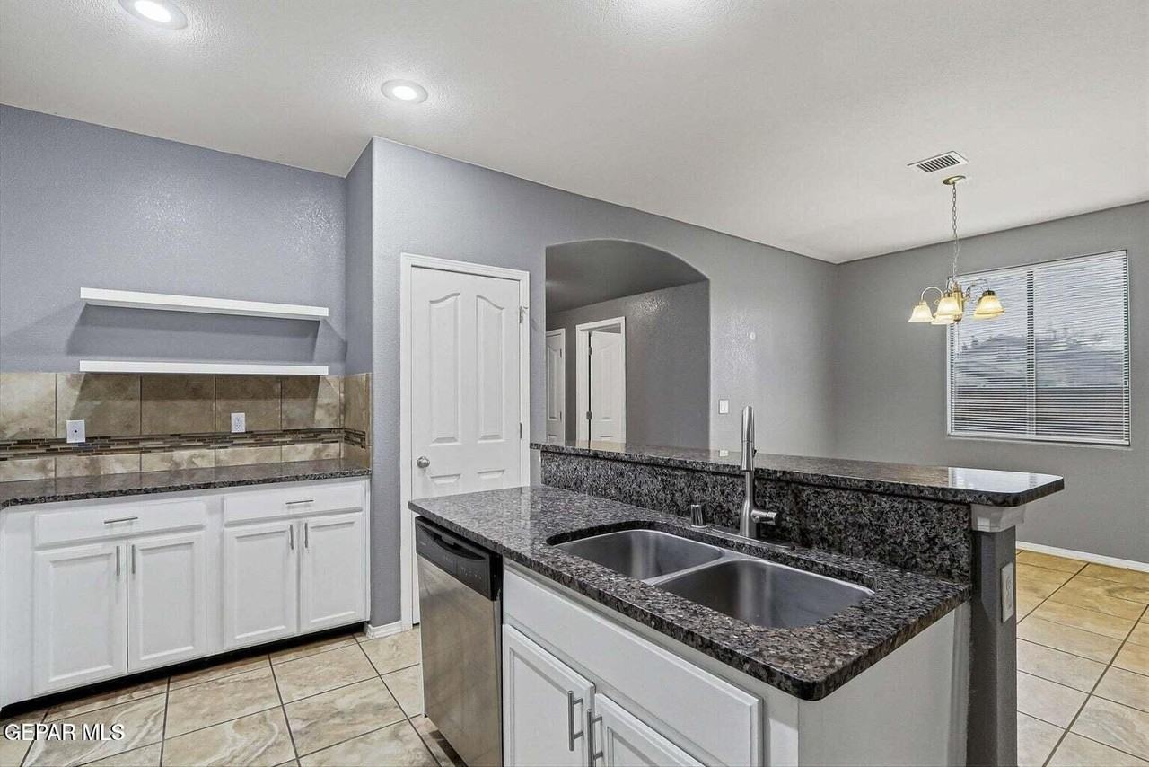 14625 Lipizzan Ct - Photo 6 of 32