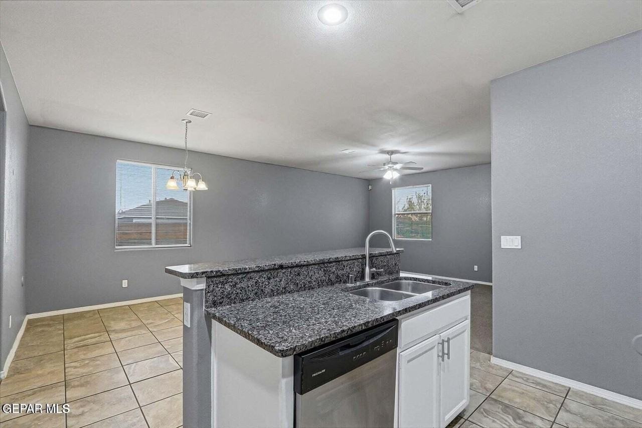 14625 Lipizzan Ct - Photo 7 of 32