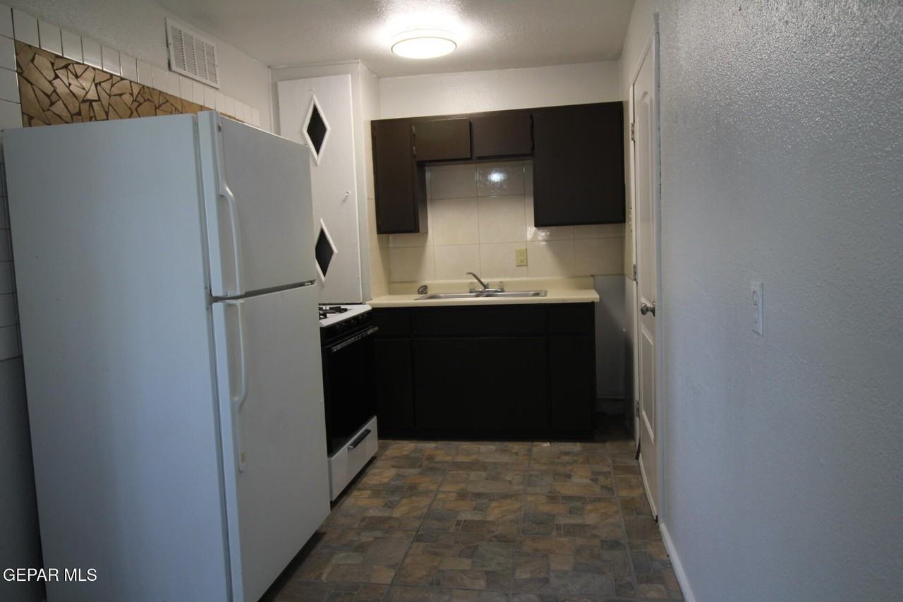 3900 Flory Ave #1 - Photo 4 of 31
