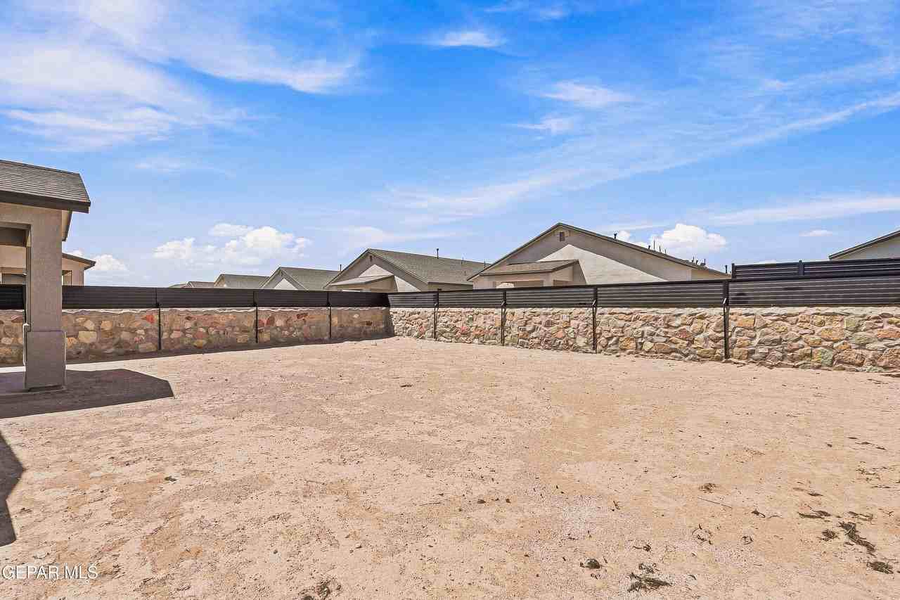 13689 Flora Vista Ave - Photo 4 of 44