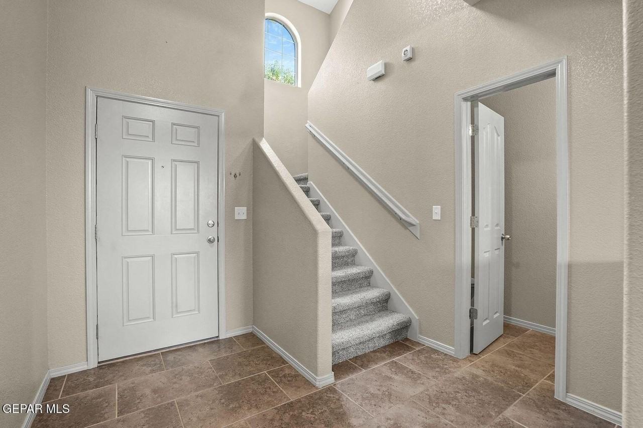 5028 Silver Ranch Ave - Photo 5 of 32