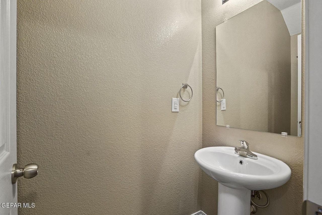 5028 Silver Ranch Ave - Photo 6 of 32