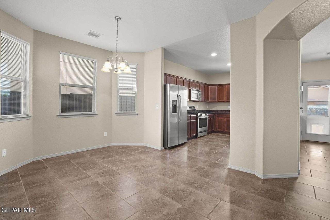 5028 Silver Ranch Ave - Photo 7 of 32