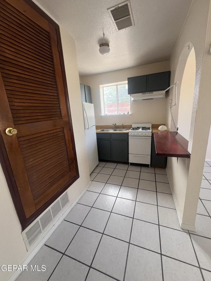 1008 Antonio St #REAR - Photo 7 of 11
