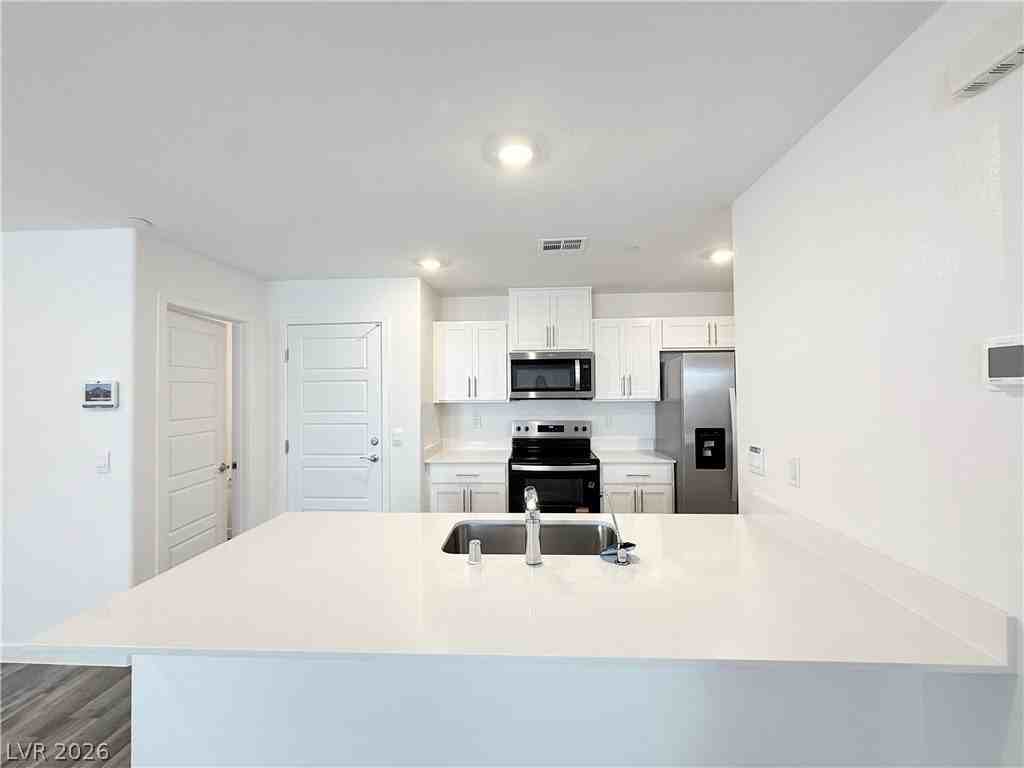 9844 Maple Pass Ave - Photo 6 of 27