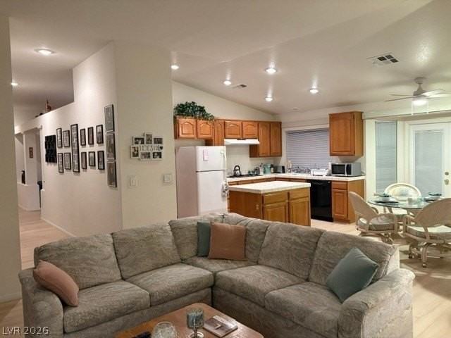 1622 Georgia Ave - Photo 2 of 16
