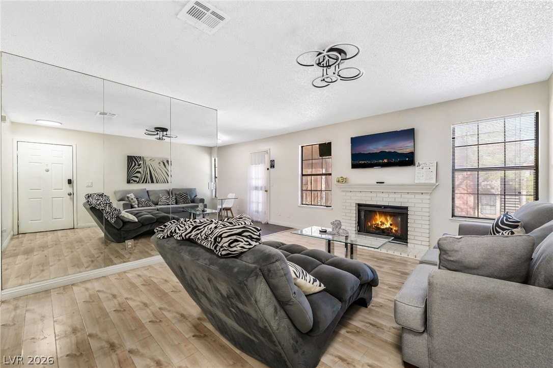 5576 W Rochelle Ave #43C - Photo 6 of 33