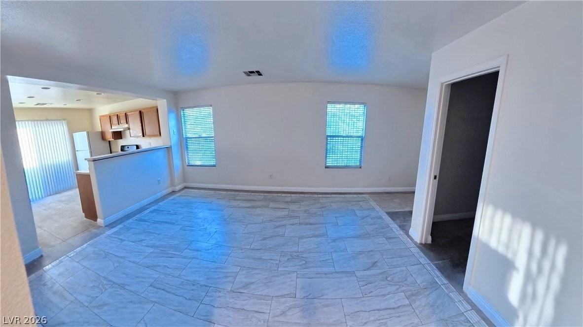 5591 Doubleday St - Photo 4 of 6