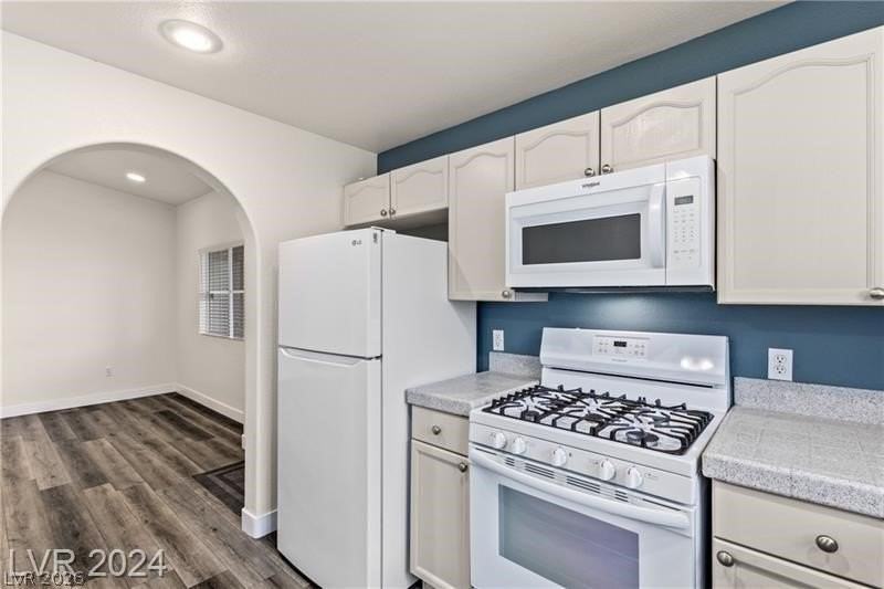 352 Amber Pine St #201 - Photo 4 of 22