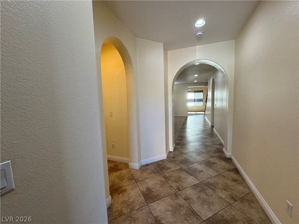 1333 Jamesbury Rd - Photo 2 of 39