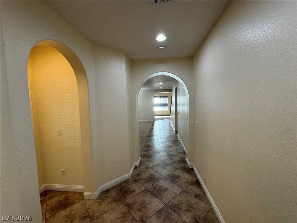 1333 Jamesbury Rd - Photo 3 of 39