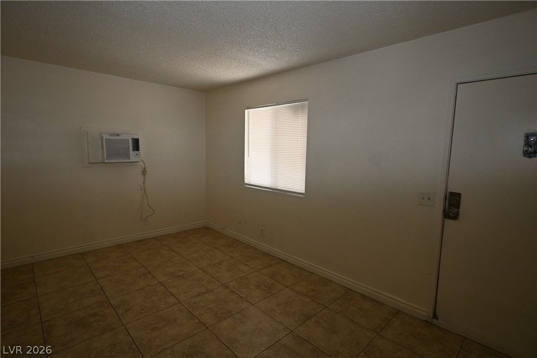 303 Eastminister Ct #2 - Photo 4 of 11