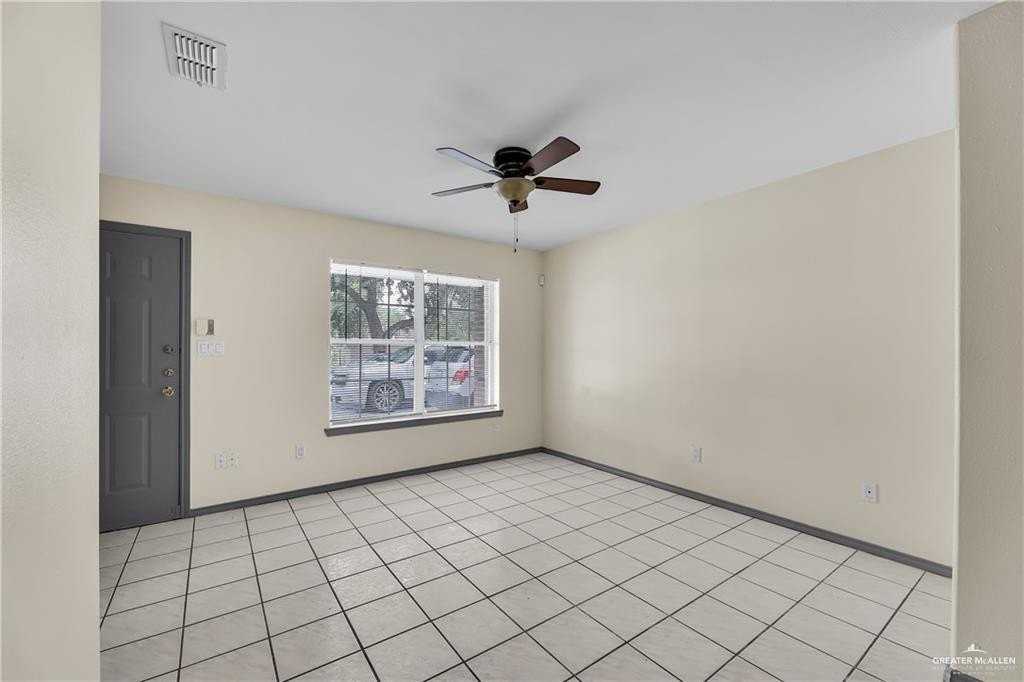 610 N Broadway St #6 - Photo 3 of 10