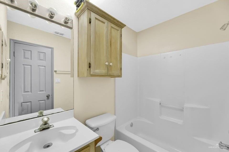 610 N Broadway St #6 - Photo 7 of 10