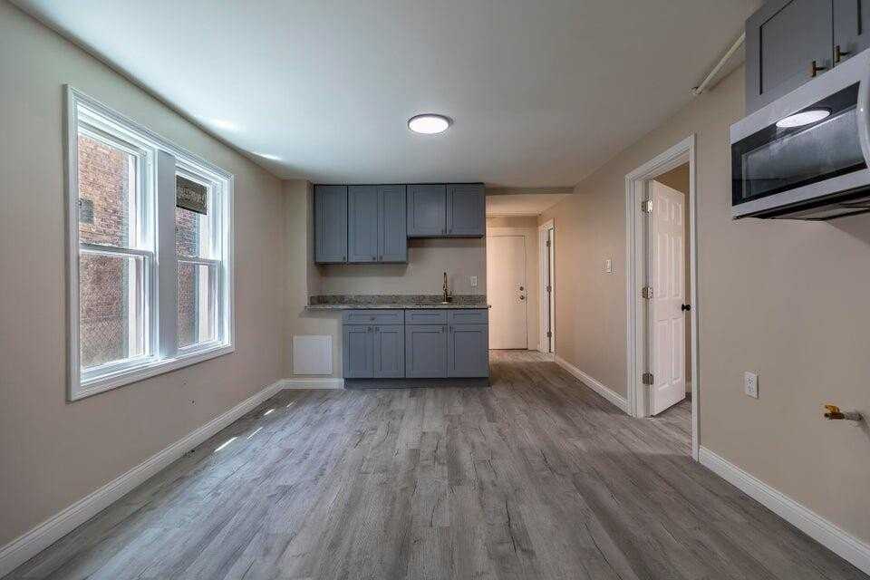 2604 Schrage Ave - Photo 4 of 15