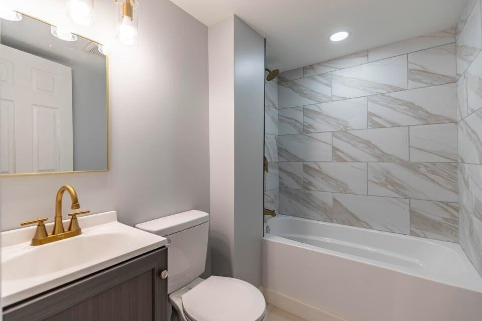 2604 Schrage Ave - Photo 7 of 15