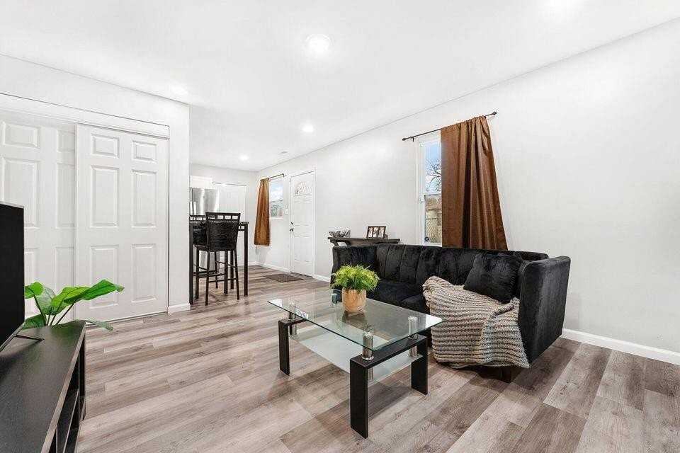 4138 W 20th Ave - Photo 4 of 15