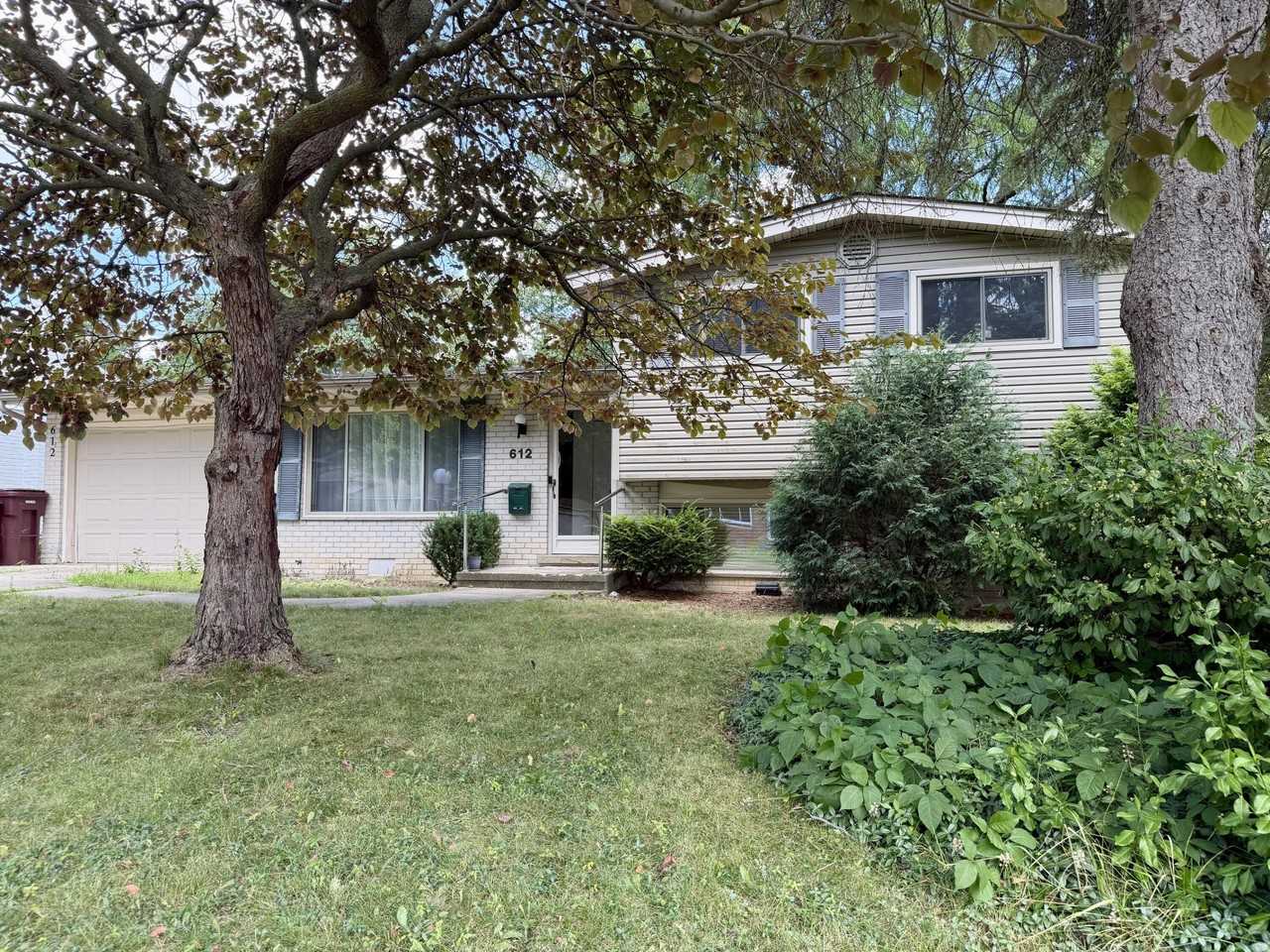 612 Leona Dr - Photo 2 of 20