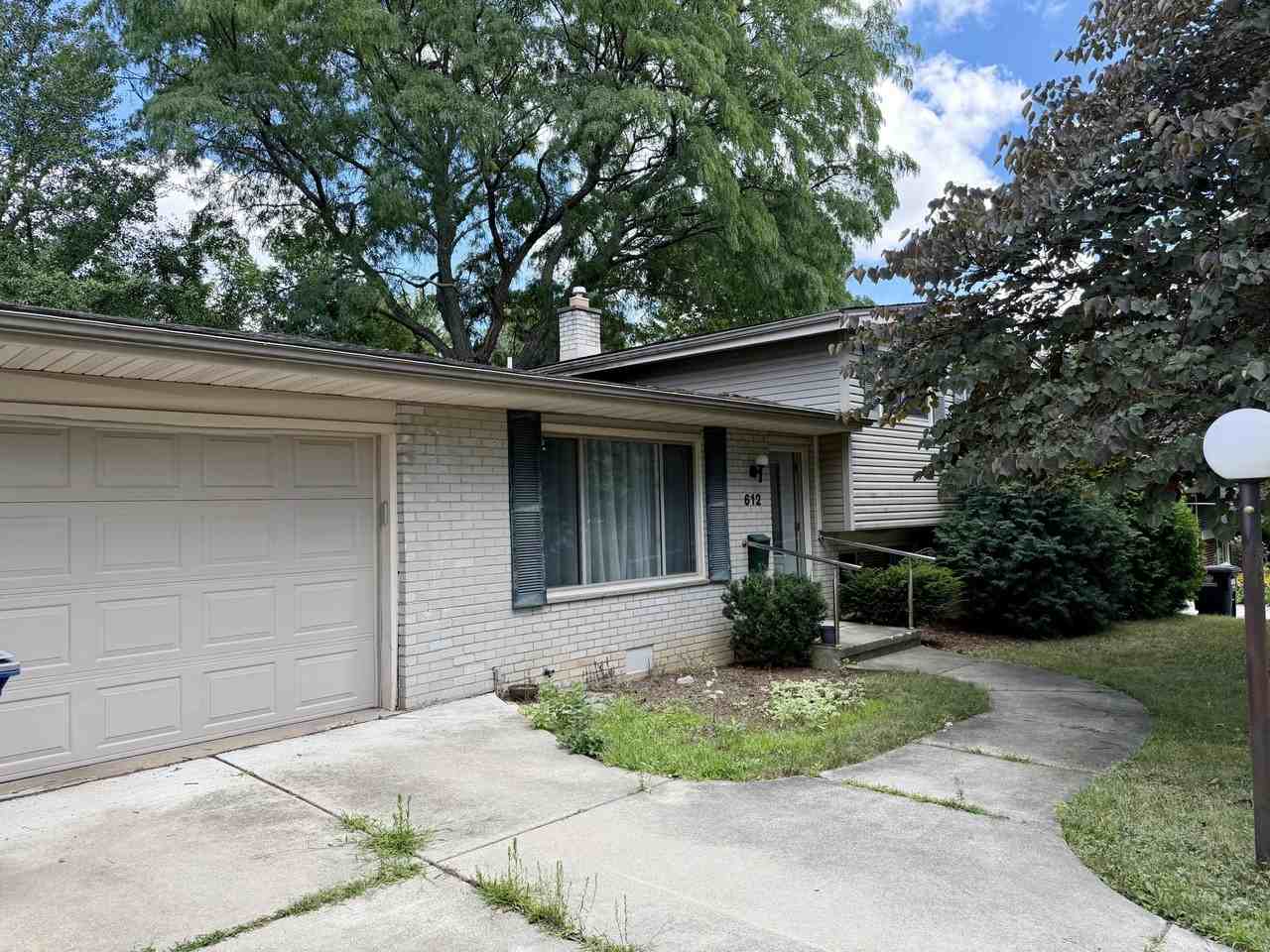 612 Leona Dr - Photo 3 of 20