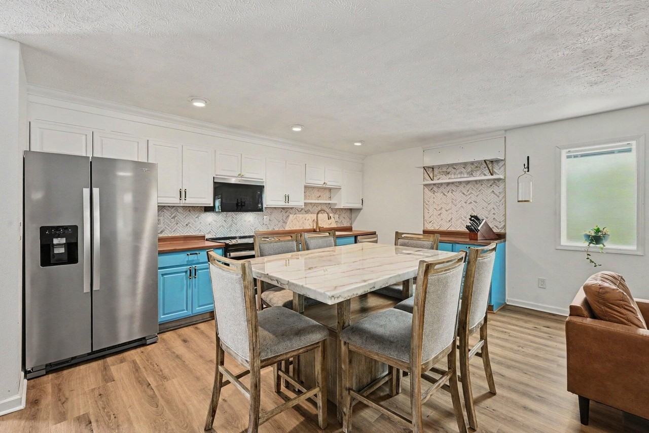 137 N Main St - Photo 7 of 26