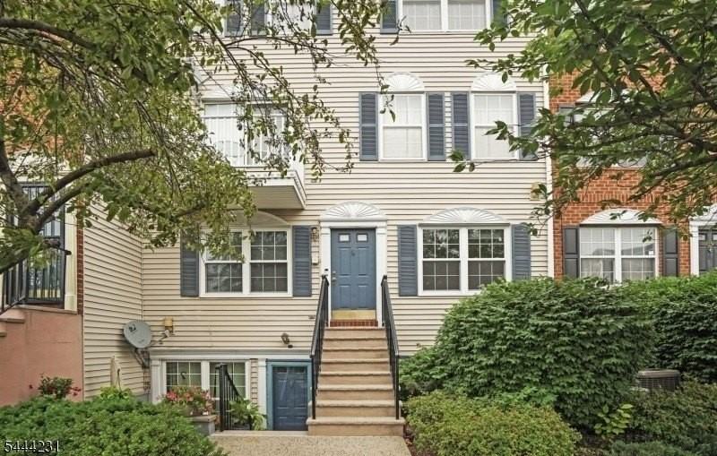 92 Callahan Ct - Photo 3 of 38