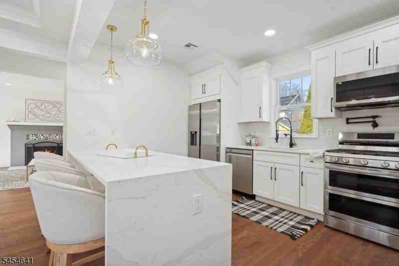3 Emerson Pl - Photo 6 of 33