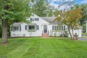 featured image of 11 Jay Rd