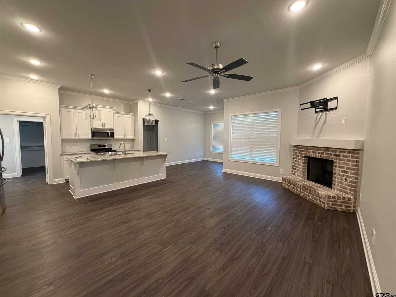 227 Amanda Ave - Photo 2 of 19