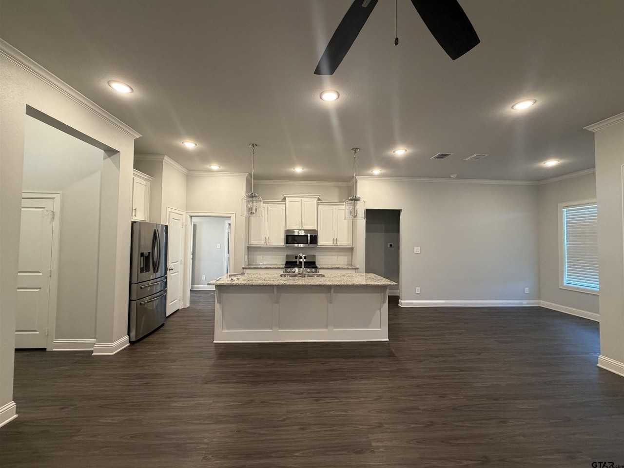 227 Amanda Ave - Photo 3 of 19