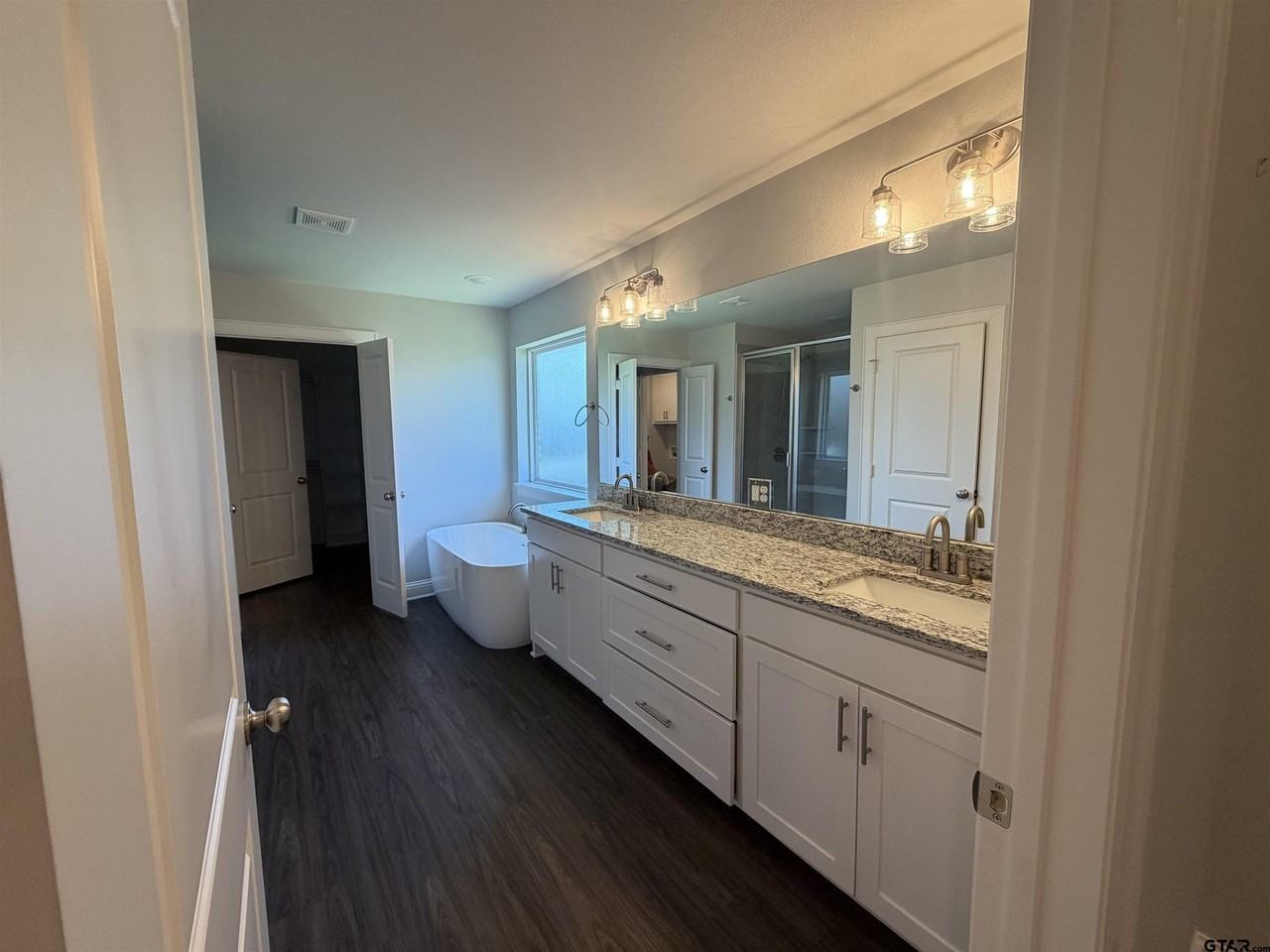 227 Amanda Ave - Photo 7 of 19