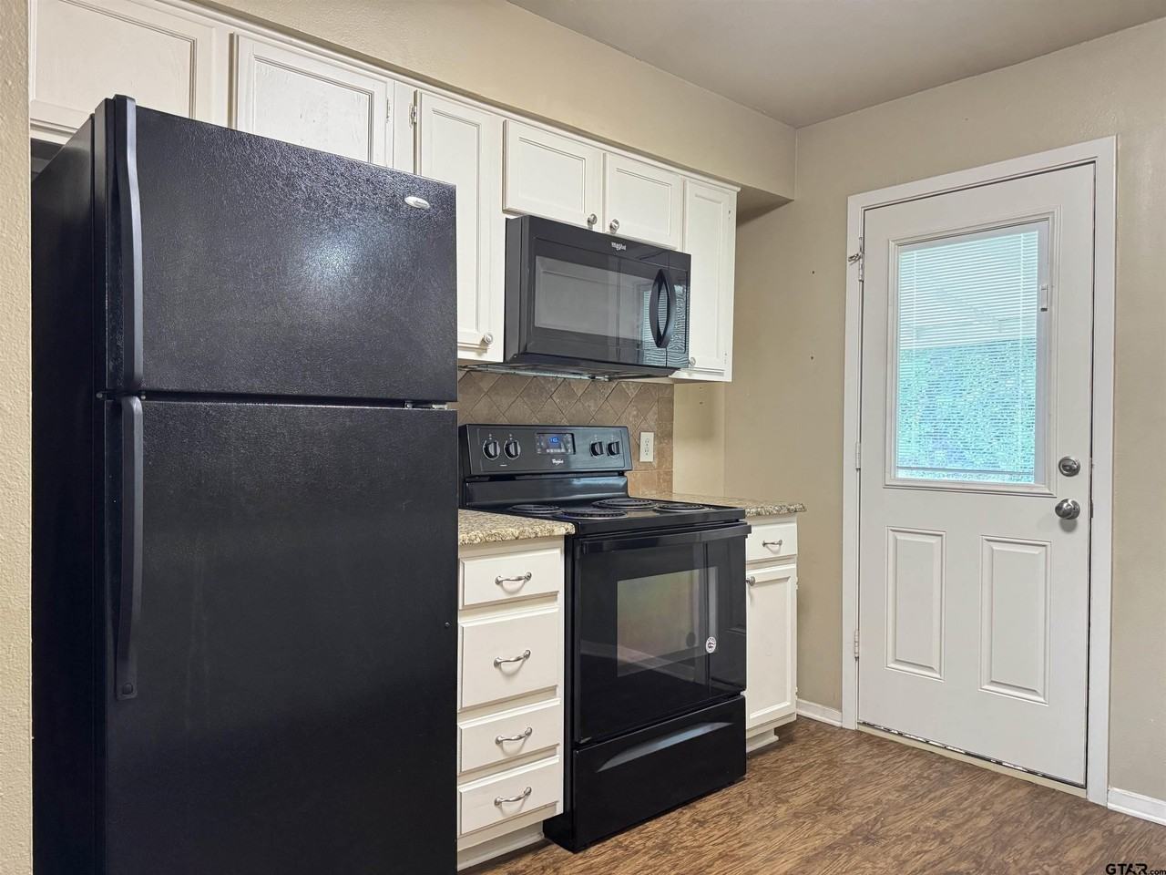 8414 Cambridge Rd - Photo 7 of 19