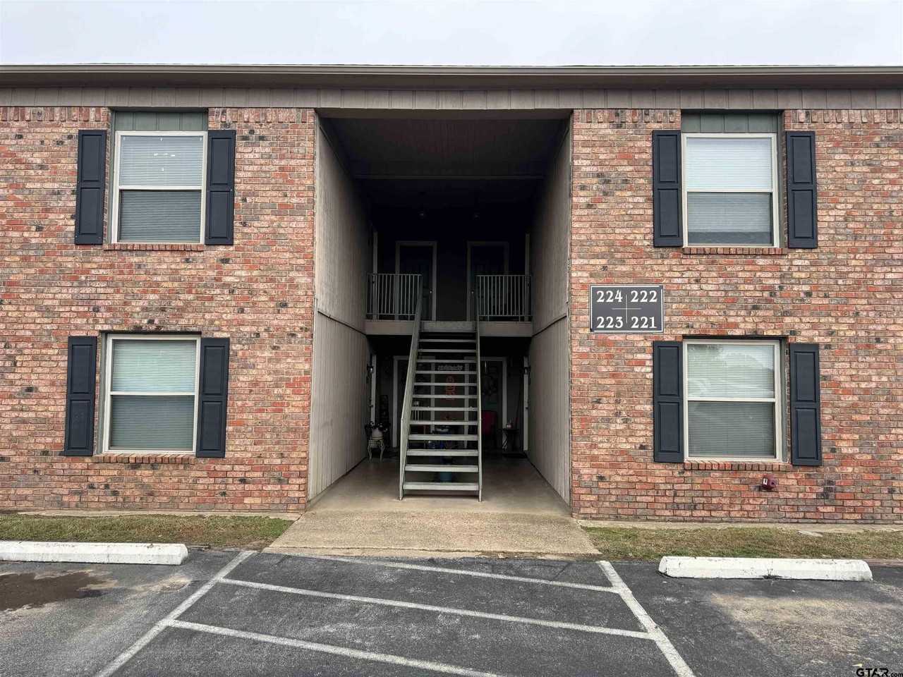 809 N Broad St - Photo 2 of 18