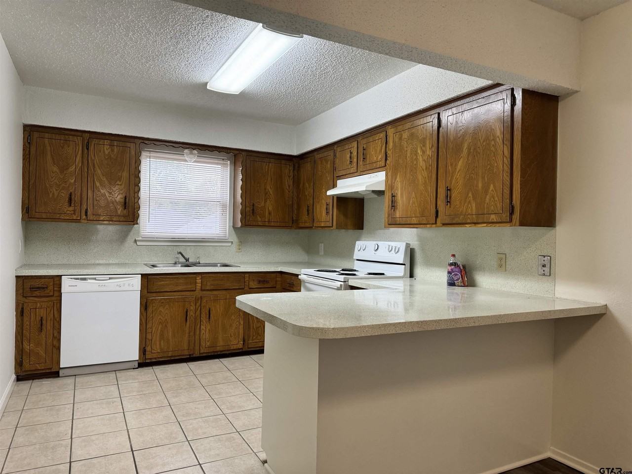 809 N Broad St - Photo 4 of 18